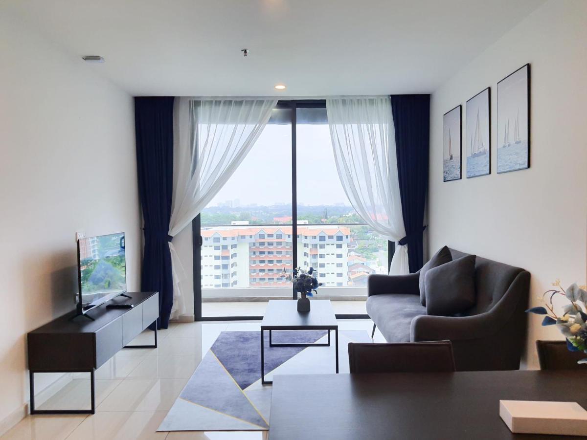 Ramada Suites By Wyndham The Straits Джохор-Бару Экстерьер фото